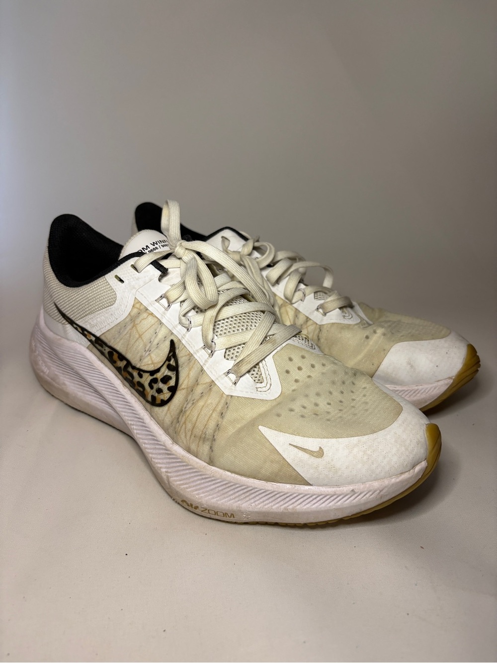Nike Air Zoom‎ Winflo 8 Premium White Leopard Running Shoes Size 10